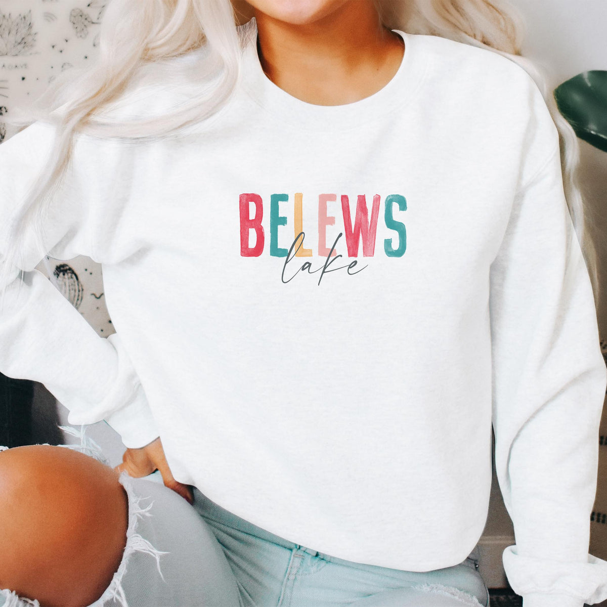 Gildan Sweatshirt White-Watercolor City Belews Lake -2