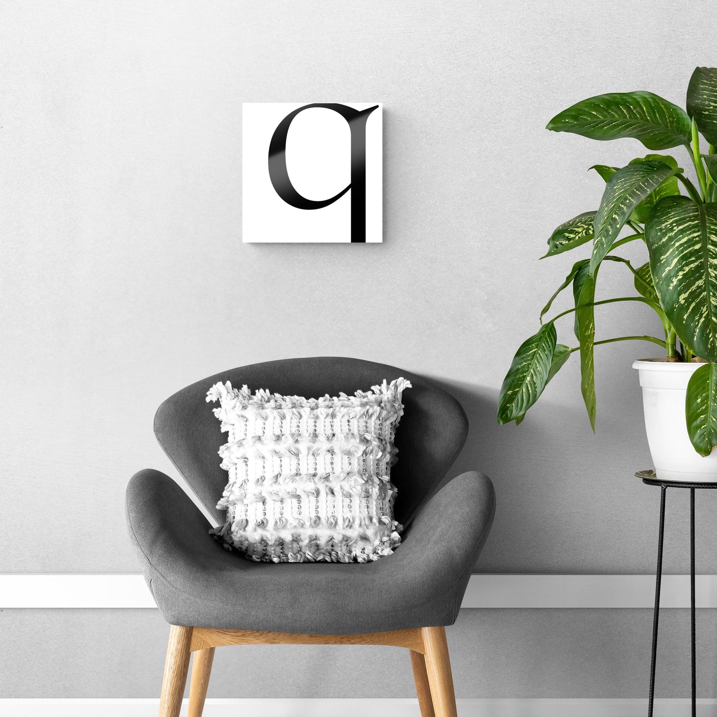 Minimal Monogram Q | Hi-Def Glass Art | Eaches | Min 1